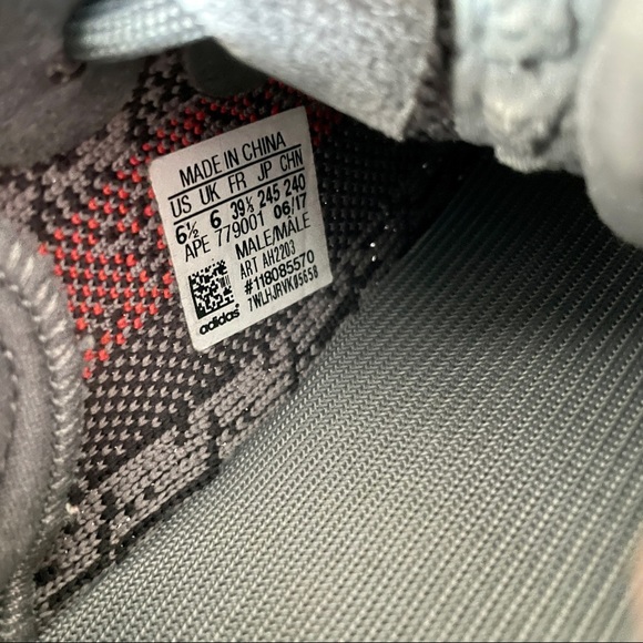 Yeezy Boost 350 V2 'Beluga 2.0 - Picture 9 of 12